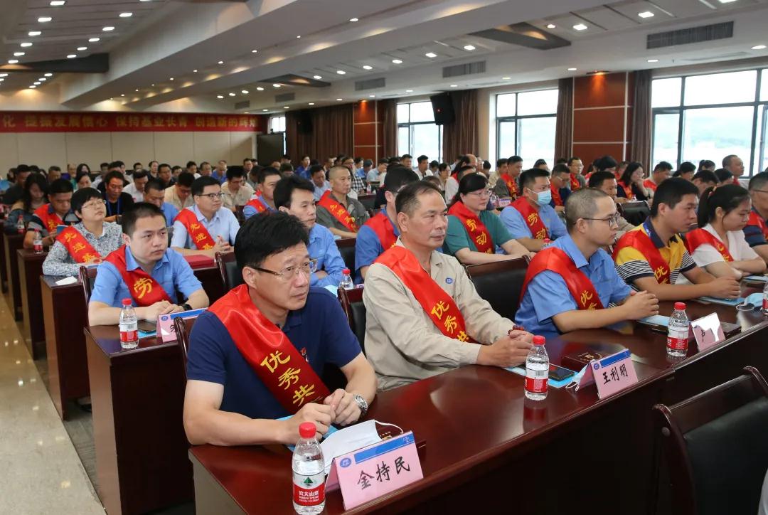 公海贵宾会5500举行庆祝建党99周年、  建厂70周年暨先进表彰大会(图3)